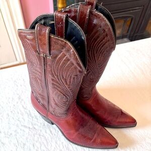 Vintage Laredo Broken in and Distressed Western Cowboy Boots Size 9D 21593